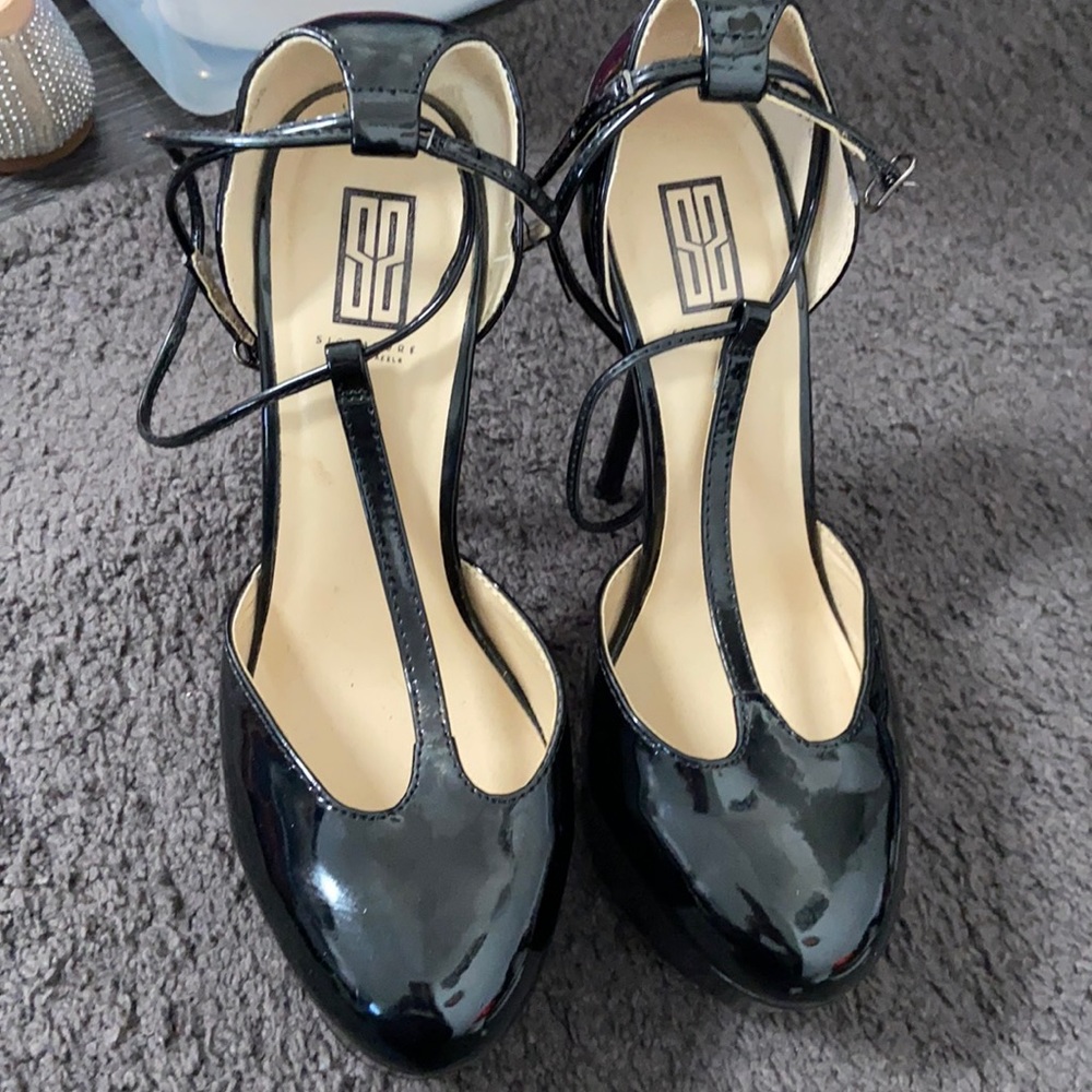 Signature by Shoe dazzle heels. sz 7.5